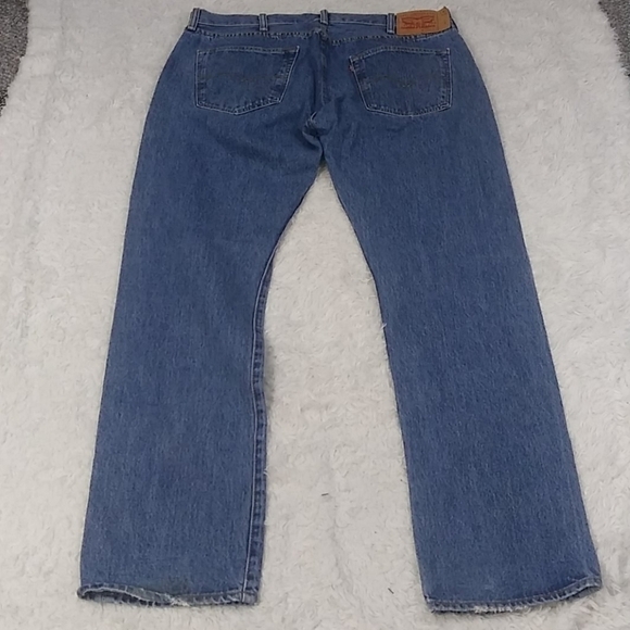 Levi's 501 Men's Blue Medium Wash Button Fly Five Pocket Straight Leg Denim Jean - Picture 6 of 10